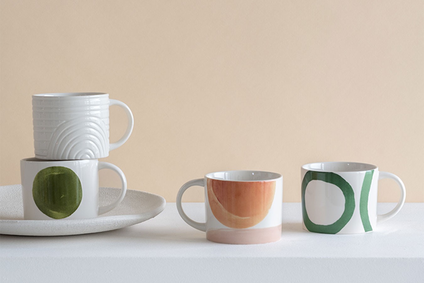 Tasse Tazza weiß gemustert D 10,5 cm