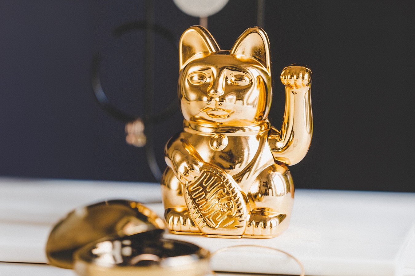 Winkekatze Lucky Cat Cosmic shiny gold