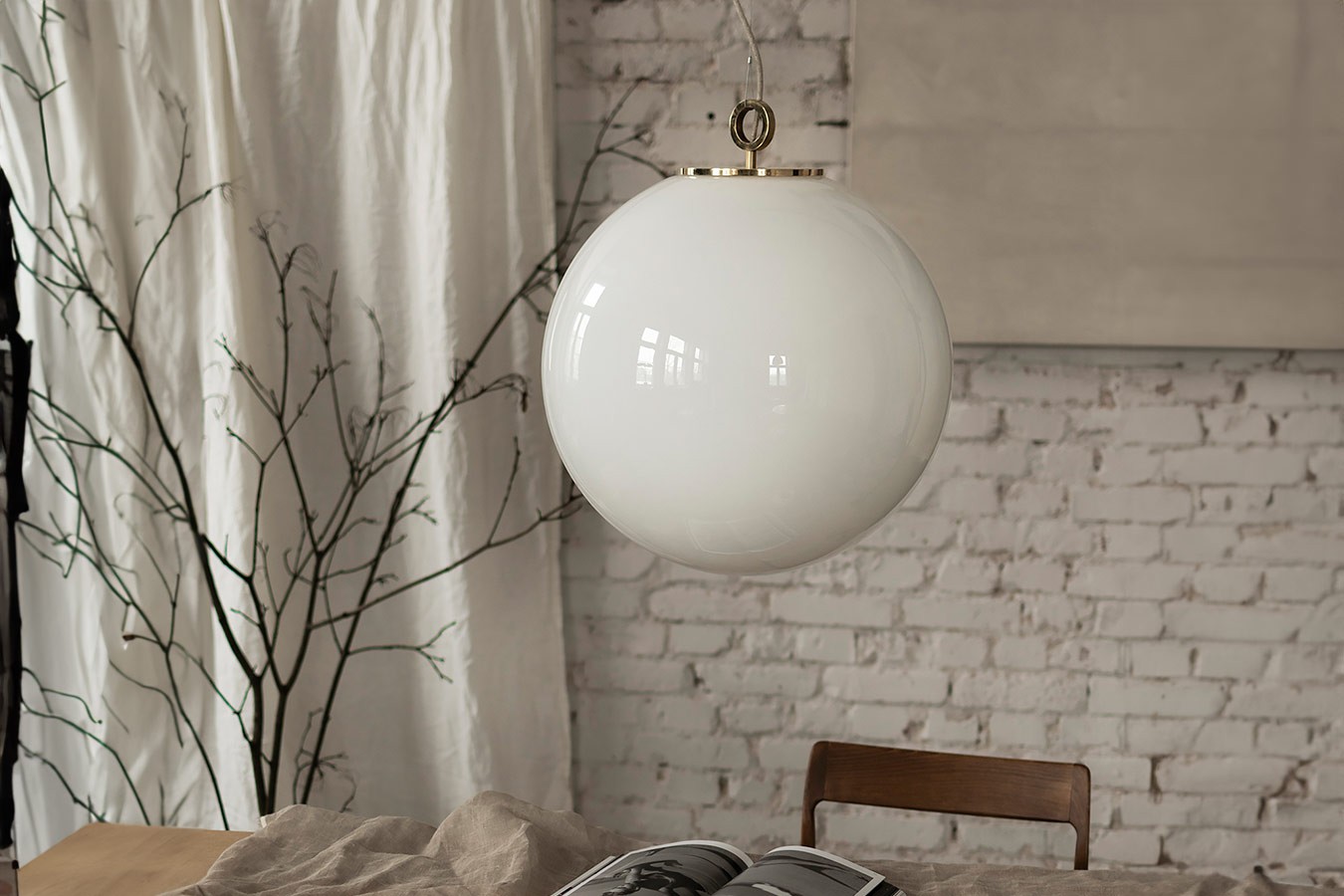 Hängelampe White Ball mit Ring 50 cm
